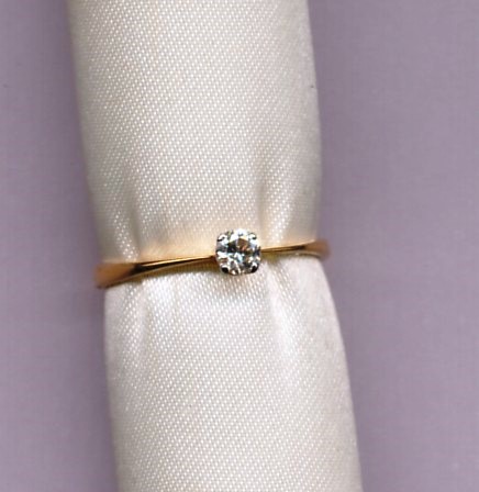 Beautiful 18 Kt Gold  Natural Diamond Ring
